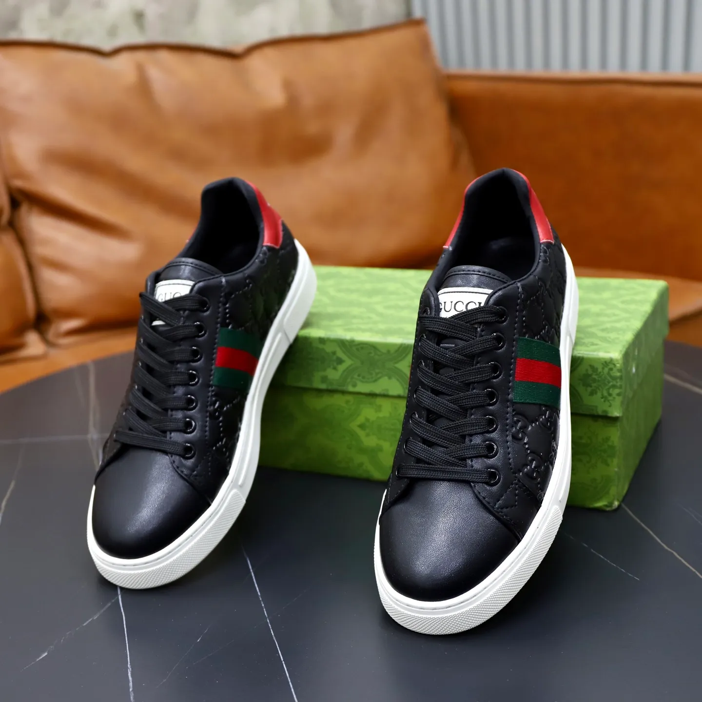 Ex-factory price: 420💰🙅‍♂️🙅‍♂️🙅‍♂️ Brand: Gucci GUCCi Standard code: 38-44 (45 customized) Grade: Same as the official website Material: Original leather splicing, comfortable and breathable sheepskin lining, original wear-resistant outsole Style category: Men's fashionable casual shoes, running, sports shoes, noble luxury brand elements, top luxury Color: actual picture color